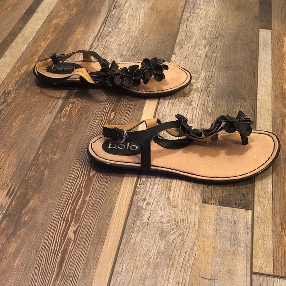 Used.  Sandals w/ adjustable buckle. - Picture 2 of 14